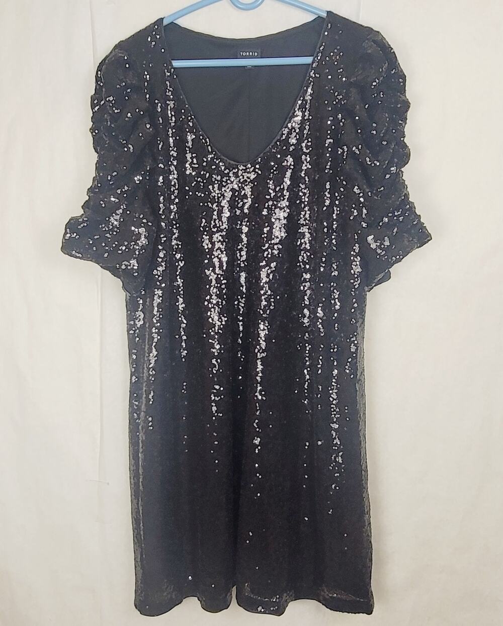 Torrid black all over sequin caterpillar puff sleeve dress size 3 Glam Cocktail